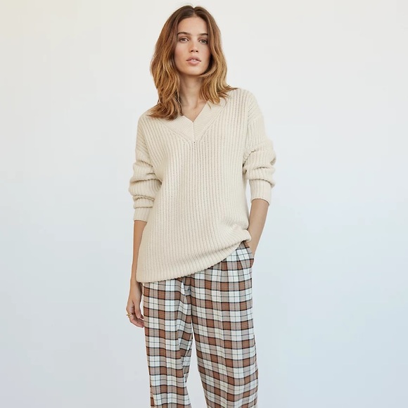 Aritzia Belize Sweater - Picture 4 of 6